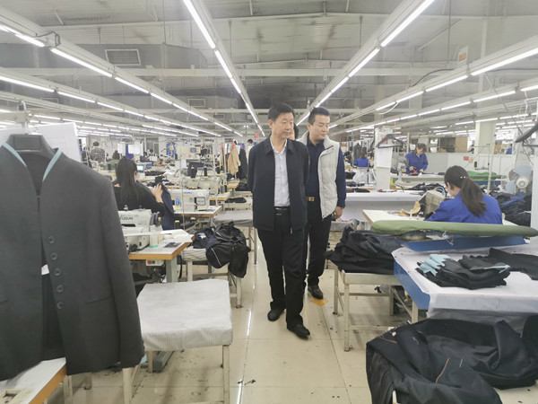 熱烈慶祝岳氏服裝北京生產基地掛牌成立